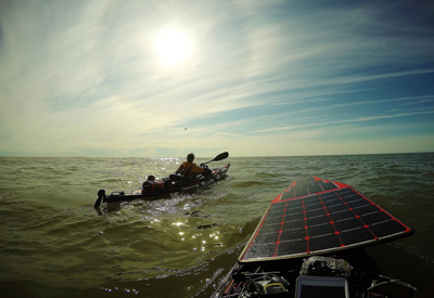 Un kayak propulsé à l’énergie solaire dans les régions polaires