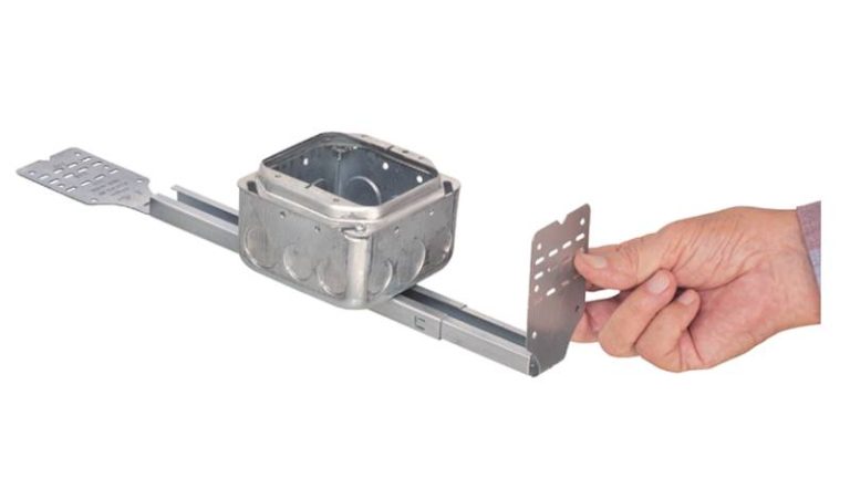 NOUVEAU SliderBAR™ ajustable avec des extrémités de support plates pour le montage de boîtes dans des cavités non standard