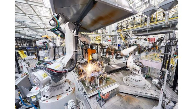 La robotique d’ABB au service du réseau d’usines de véhicules électriques du groupe Renault