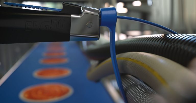 ABB lance au Canada les attaches de câbles antimicrobiennes et détectables Ty-RapMD TyGenicMC