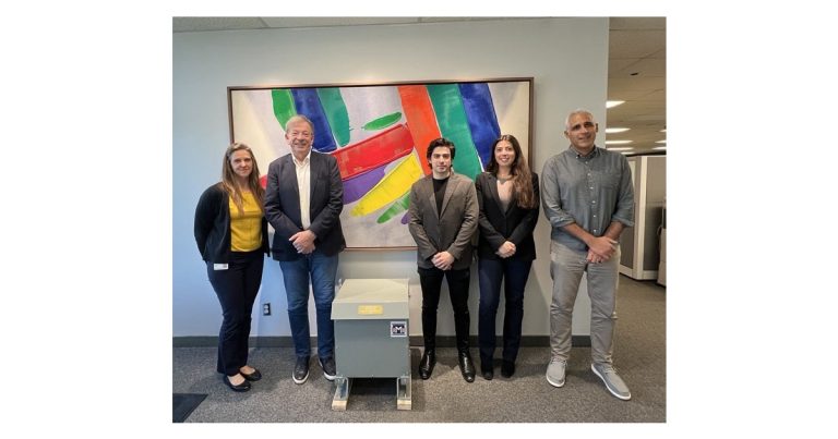 Le premier transformateur de MacKinnon Magnetics rejoint la collection du musée du centenaire de Rexel Canada
